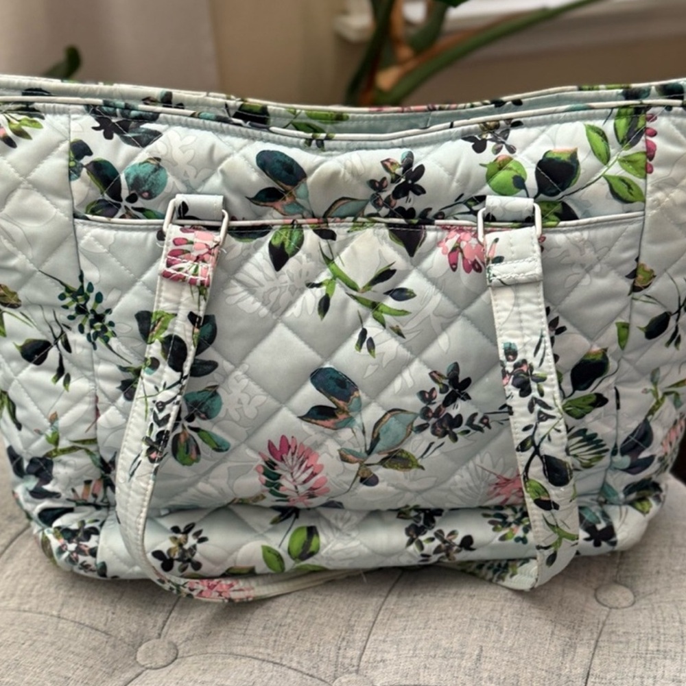 Vera Bradley Seawater Blooms🌸Extra Large Quilted Floral 2025 Tote or Diaper Bag - Picture 7 of 7